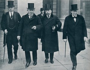 Russischer Finanzminister in England: M. Bark auf dem Weg zum House of Commons, 1914