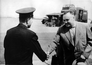 Russischer Kosmonaut Juri Gagarin und Raketeningenieur Sergei Koroljow, 1961
