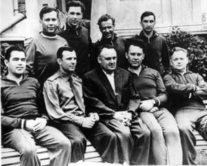 Russischer Raketeningenieur Sergey Korolyov mit Kosmonauten, Krim, UdSSR, um 1960