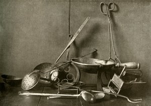 Sadiron, Zangen, Schöpflöffel, Gabel, Dreibeine und Kupferhackschüssel, 18. Jahrhundert