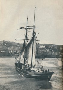 Einlaufen in den Hafen von Newlyn, die Isabella, ein zweimastiger Schoner vom Lancashire-Typ, 1937 von Unbekannt