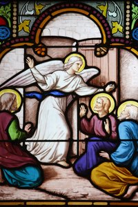 Kathedrale Saint-Corentin, Quimper Buntglasfenster: Erscheinung des Engels an Petrus, Quimper, Frankreich von Unbekannt