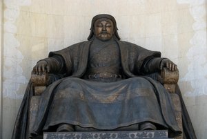Sitzende Statue von Dschingis Khan im Parlamentsgebäude in Ulan Bator, 2005 von Unbekannt