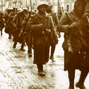 Senegalesische Soldaten nach dem Angriff, ca. 1914-1918 von Unbekannt