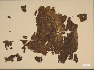 Seidenfragment mit Falkner auf einem Stier, 1000er-1100er Jahre von Unbekannt