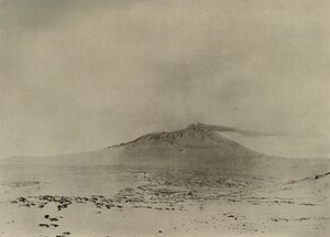 Rauch strömt aus dem Krater des Erebus, ca. 1908-1909