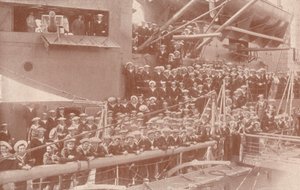 Einige Mitglieder der Schiffsbesatzung der HMAS Australia, um 1917-1919 von Unbekannt