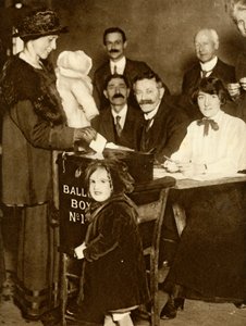 Einige Frauen dürfen zum ersten Mal wählen, Großbritannien, 14. Dezember 1918, 1935