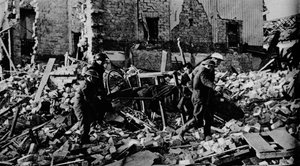 Südwales hatte Anfang des neuen Jahres seine Runde. Eine Tragegruppe bringt einen Verletzten in Sicherheit, 19
