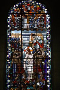 Glasfenster in der katholischen Kirche Notre Dame du Rosaire: Die Passion Christi, Saint-Ouen, Frankreich