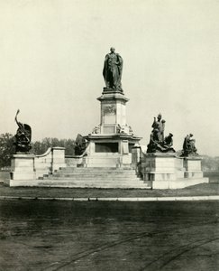 Statue von Lord Curzon am Eingang zur Victoria Memorial Hall, 1925 von Unbekannt