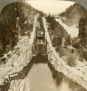 Dampfschiff erklimmt einen Hügel neben dem Vrang-Wasserfall, bei Schleusen in Bandak-Nordsjo, Norwegen, ca. 1905 von Unbekannt