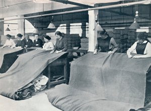 Die Herstellung von Khaki: Untersuchung des fertigen Stoffes, ca. 1914 von Unbekannt