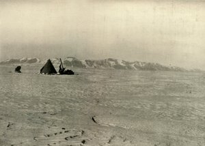 Das Queen Alexandra-Gebirge, fotografiert auf dem Weg hinunter zum Gletscher, ca. 1908, 1909 von Unbekannt