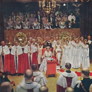 Die Königin, nach ihrem Einzug in die Abteikirche von Westminster, sitzt auf ihrem Thron von Unbekannt
