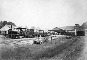 Der königliche Zug verlässt den Bahnhof von Kandy, Sri Lanka, ca. 1910er von Unbekannt