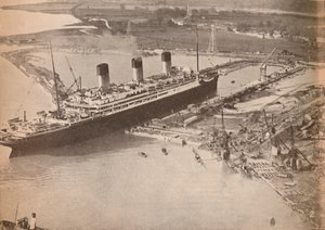 Der White Star Liner Majestic fährt in das größte Trockendock der Welt in Southampton ein, ca. 1934, 19