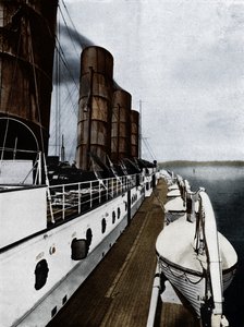 Das Bootsdeck der Lusitania, mit Rettungsbooten, 1915 von Unbekannt