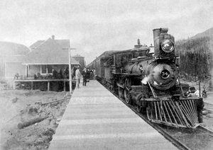 Der erste reguläre transkontinentale Zug in Fernie, British Columbia, Kanada, 1886, 1951