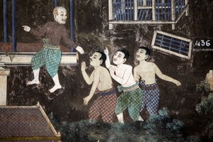 Das Innere der Silberpagode ist mit Wandgemälden bedeckt, die Geschichten aus dem Reamker darstellen, d.h. der Khmer-Version des klassischen indischen Epos, dem Ramayana. Einige Abschnitte der Wandgemälde sind beschädigt und verwittert.