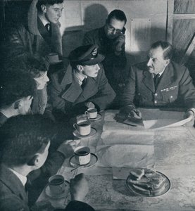 Der Überfall ist vorbei, aber die Aufgabe der Besatzung ist noch nicht beendet, 1941 von Unbekannt