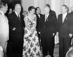 Die Unterzeichnungszeremonie der Belgrader Erklärung, Belgrad, Jugoslawien, 2. Juli 1955