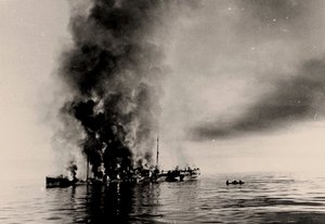 Das Sinken des Eisbrechers Alexander Sibiryakov durch den deutschen Kreuzer Admiral Scheer am 25. August 1942