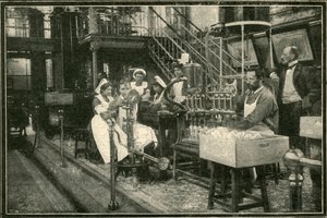 Das ist das Innere einer der Brennereien des Zaren, 1901
