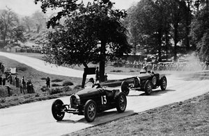 Spannende Rennen im ländlichen England: Bugattis in Donington, 1937