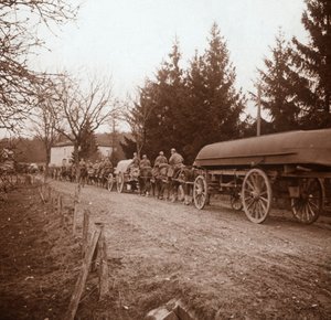 Transport von Pontons, Somme, Nordfrankreich, um 1914-1918