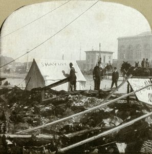 Echter Mut - Friseur malt Schild auf Zelt, das auf dem Bürgersteig des ehemaligen Ortes gespannt ist, 1906 von Unbekannt