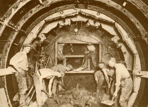 Röhrentunnel-Ausgrabung mittels Greathead-Bohrschild, um 1930 von Unbekannt