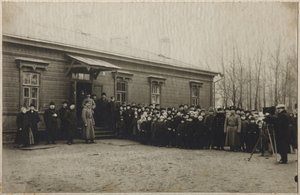 Warten auf die Überführung des Leichnams von Leo Tolstoi am Bahnhof Astapovo, 20. November 1910, 1910