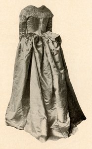 Weißes Satin-Hochzeitskleid getragen von Mrs. St. Clair in Philadelphia, 1760, 1937 von Unbekannt
