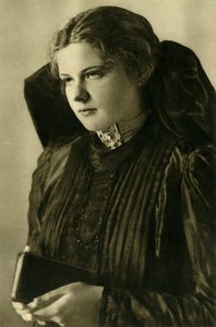 Frau in traditioneller Tracht, Oberösterreich