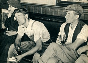 Arbeiter in einem englischen Gasthaus hören Mr. Churchill zu, 1942 von Unbekannt