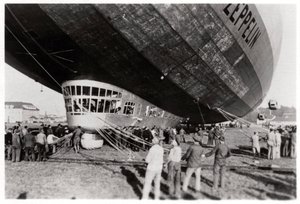 Zeppelin LZ 127 Graf Zeppelin nach der Landung von Unbekannt