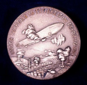 Zeppelin-Luftschiff im Einsatz während des Ersten Weltkriegs, 1914 von Unbekannt
