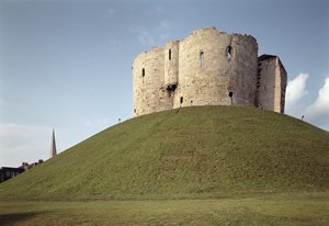 Außenansicht von Cliffords Tower, York, North Yorkshire
