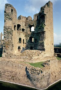 Außenansicht des Keeps, Raglan Castle, Monmouthshire, Südwales