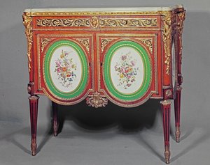 Louis XVI Schrank, gestempelt M.Carlin JME, dekoriert mit Ormolu und Sevres Plaketten, ca. 1774