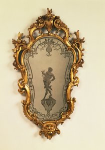 Venezianischer vergoldeter Girandole, Kartuschenplatte graviert mit einer klassischen Figur von Unbekannt Unbekannt