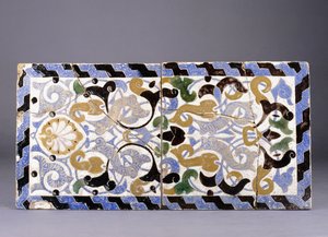 Eine Nasriden-Dynastie Keramik Cuerda Seca Fliesenplatte mit einem Design aus verschlungenen Arabesken und Palmetten, spätes 14. oder 15. Jahrhundert von Unbekannt