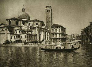 Eine Gondel im Canal Grande gegenüber der Kirche San Geremia im Stadtteil Cannaregio. Venedig. Fotografie von Wilhelm Bode von Unbekannt