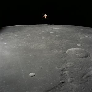 Apollo 12 Mondlandemodul Intrepid landet auf der Mondoberfläche im Ozean der Stürme von Unbekannt