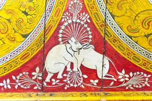 Buddhistische Malerei auf Holz; optische Täuschung; Elefant und Kuh mit nur einem Kopf; Dowa-Tempel; Felsentempel; Bandarawela; Badulla Provinz; Uva Provinz; Sri Lanka; Asien von Unbekannt