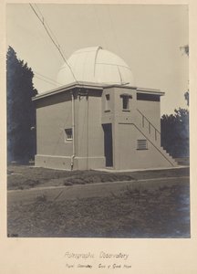 Gebäude und Kuppel für das Astrographische Teleskop