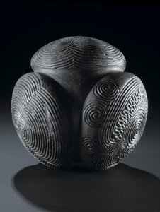 Geschnitzter Ball von Glass Hill, Towie, Aberdeenshire, Neolithikum, ca. 3000 v. Chr. von Unbekannt