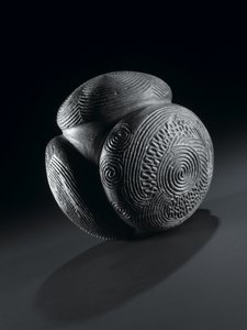 Geschnitzter Ball von Glass Hill, Towie, Aberdeenshire, Neolithikum, ca. 3000 v. Chr. von Unbekannt