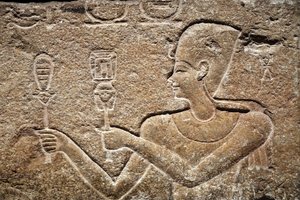 Cesarion bringt Horus und Isis Opfergaben (Detail)